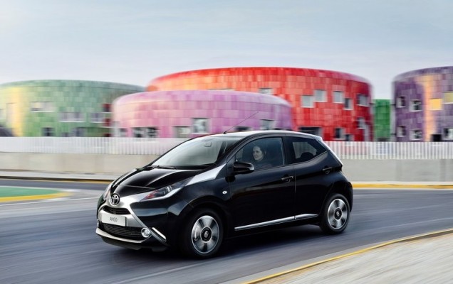 Toyota-Aygo_2015_800x600_wallpaper_12