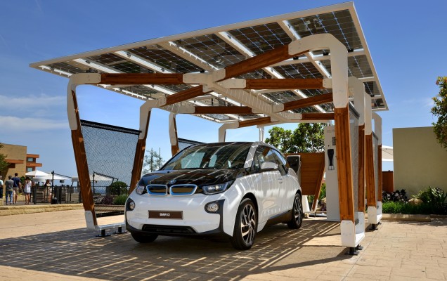BMW_Group_DesignworksUSA_solar_carport_medium_1600x1067 (4)