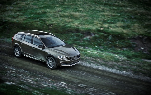 Volvo Cars reveals new V60 Cross Country