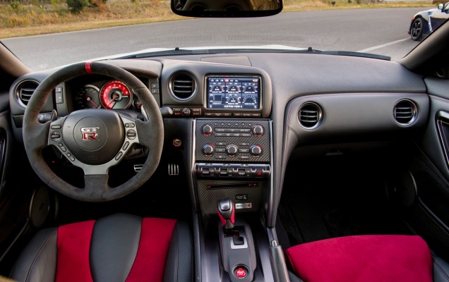 Nissan GT-R Nismo interior
