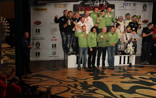 Clasament pe echipe: BCR Leasing Rally Team  - Napoca Rally Academy - Sibiu Racing Team (de la stânga la dreapta)