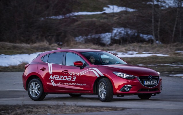 Comparativ Mazda3 vs Nissan Pulsar (24)