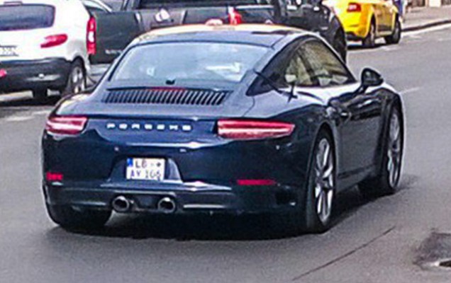 2016-Porsche-911-1FL