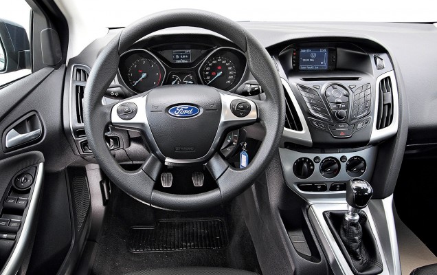 Cockpit im Ford Focus 1.6 TDCI Turnier Trend Gebrauchtwagen