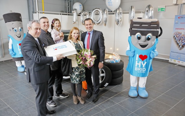 toyota auris 1 milion de hibride (3)