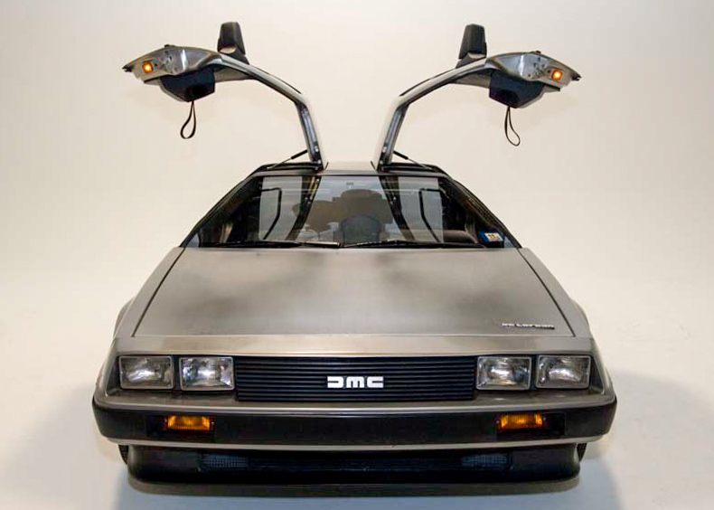 DeLorean_DMC-12_with_doors_open