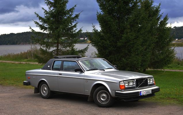 Volvo_262_Coupe_Bertone