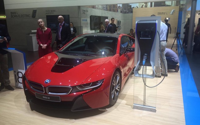 2016 geneva live bmw stand (4)