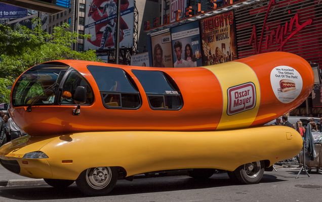 Hot_dog_car_in_New_York_city_1020027