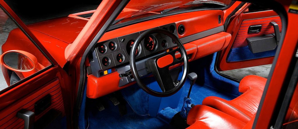 r5-turbo1-dash-interior