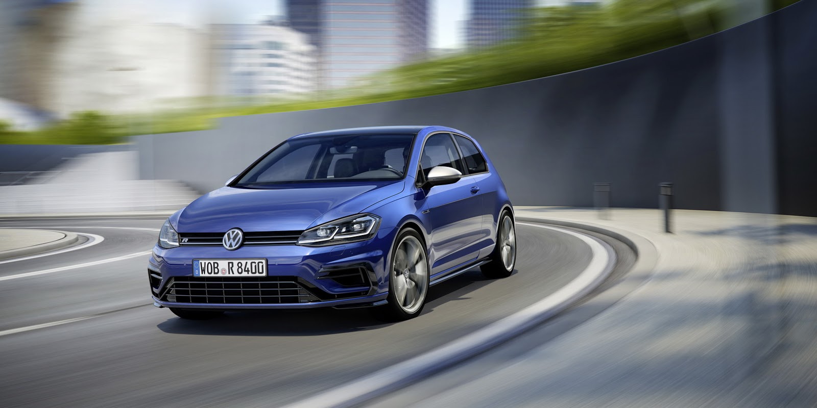 2017-volkswagen-golf-r-1