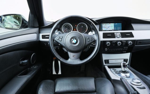 BMW 218i vs M5 Touring