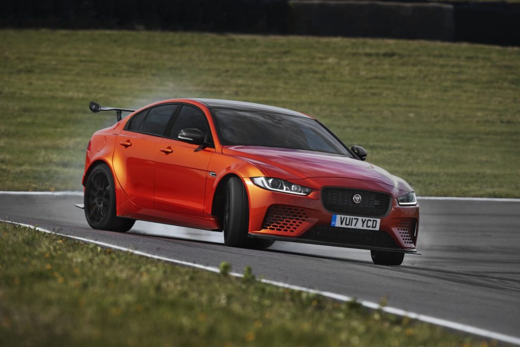 Jaguar XE SV PROJECT 8: 600 CP dezlanţuiţi pe pistă!
