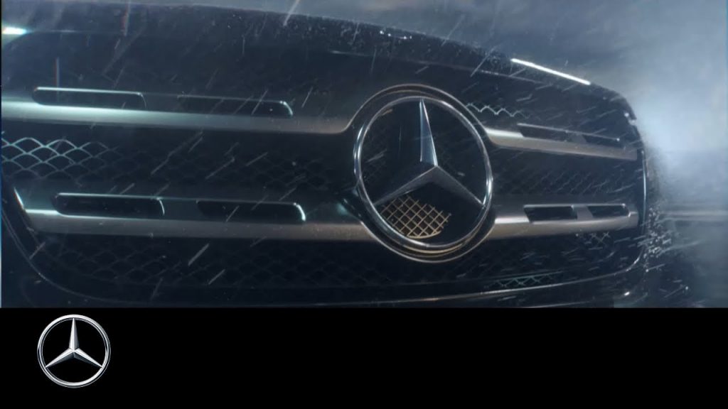 Daimler ar putea cumpăra acţiuni la producătorul auto Volvo 