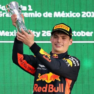 Verstappen câștigă