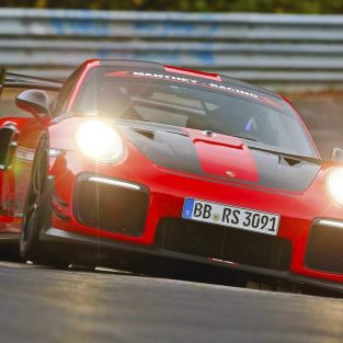 Porsche 911 GT2 RS MR record Nurburgring