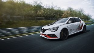 Renault Megane R.S. TROPHY-R stabileşte un nou record pe Nürburgring