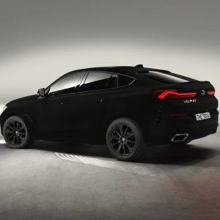 Cea mai neagră mașină din lume: BMW X6 Vantablack