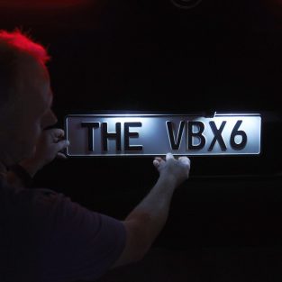 Cea mai neagră mașină din lume: BMW X6 Vantablack