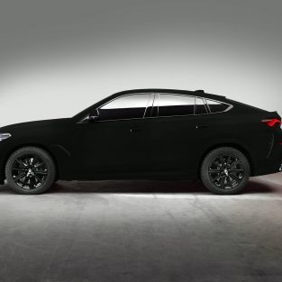 Cea mai neagră mașină din lume: BMW X6 Vantablack