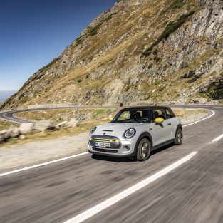 MINI Cooper SE Transfagarasan foto Radu Chindris 1