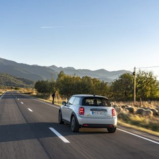 MINI Cooper SE Transfagarasan foto Radu Chindris 1