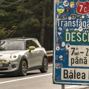 MINI Cooper SE Transfagarasan foto Radu Chindris 1