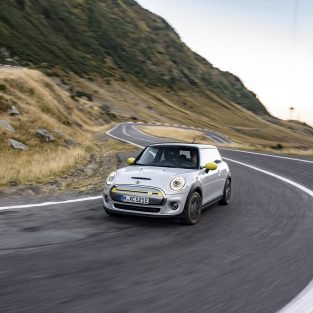 MINI Cooper SE Transfagarasan foto Radu Chindris 1