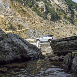 MINI Cooper SE Transfagarasan foto Radu Chindris 1