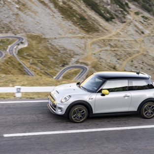 MINI Cooper SE Transfagarasan foto Radu Chindris 1