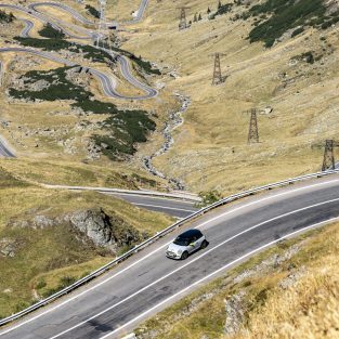 MINI Cooper SE Transfagarasan foto Radu Chindris 1