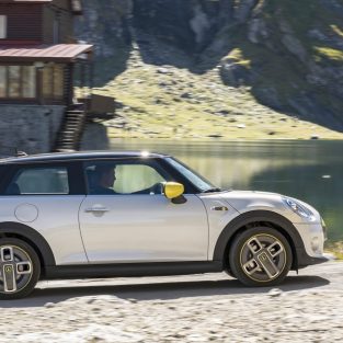 MINI Cooper SE Transfagarasan foto Radu Chindris 1