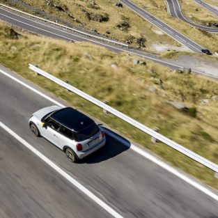 MINI Cooper SE Transfagarasan foto Radu Chindris 1