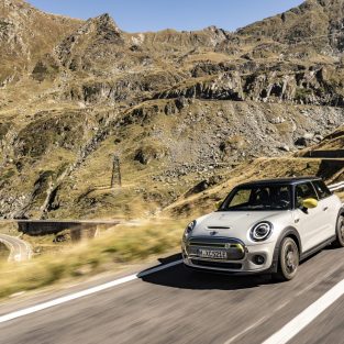 MINI Cooper SE Transfagarasan foto Radu Chindris 1