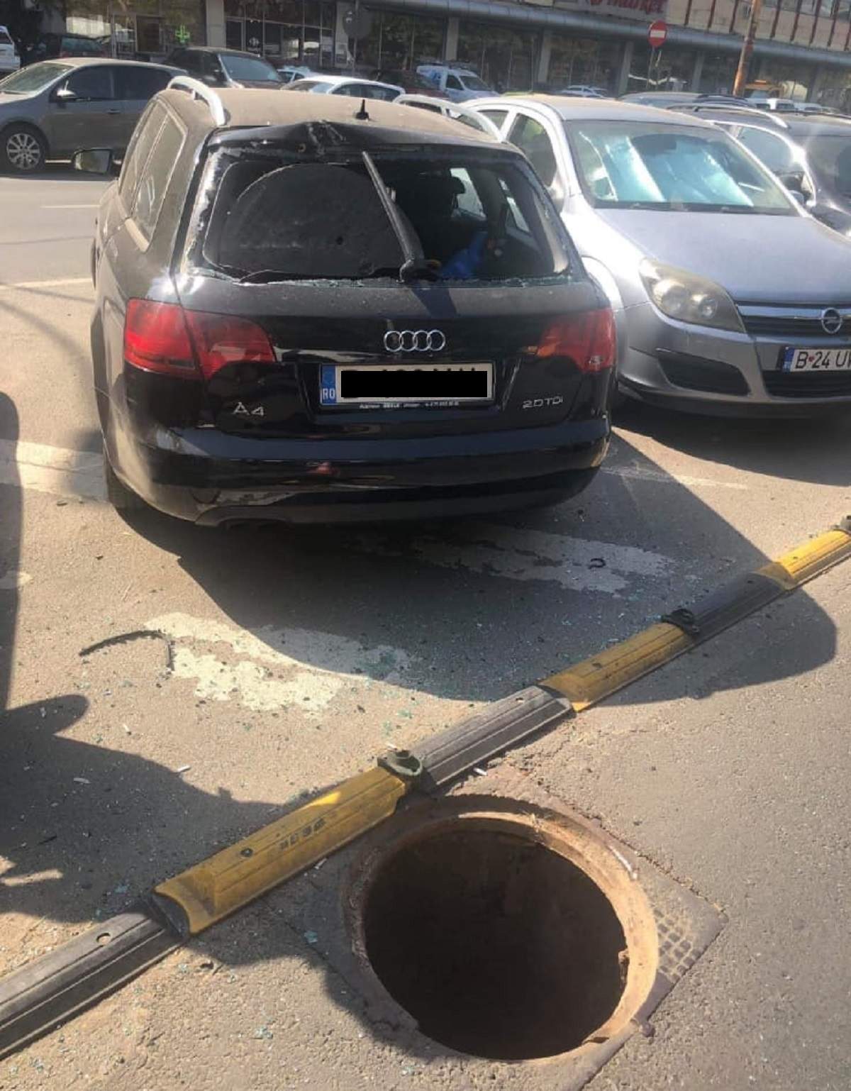 Cum şi-a găsit un şofer din Bucureşti maşina după ce un obiect misterios a aterizat pe lunetă