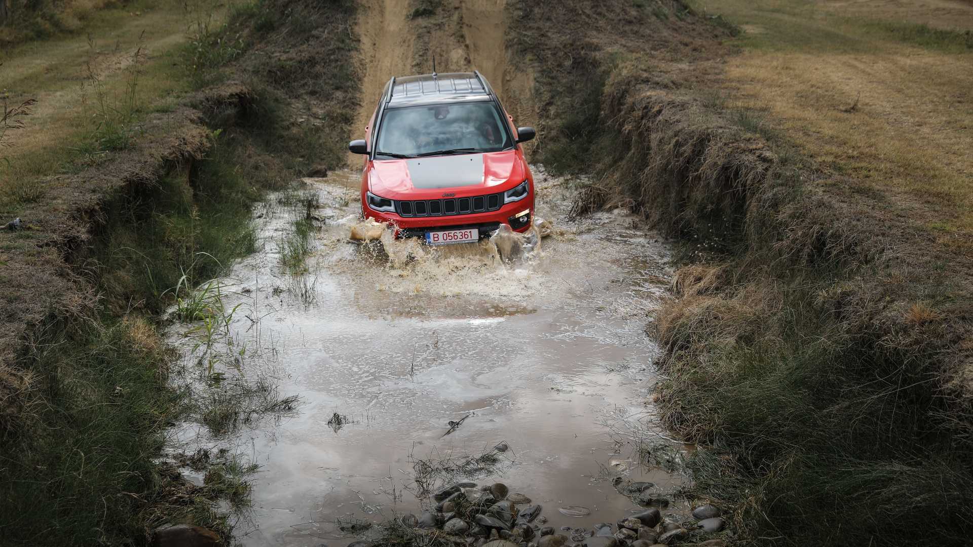 Jeep Adventure Day: demonstrație off-road pe circuitul TCS Racing Park