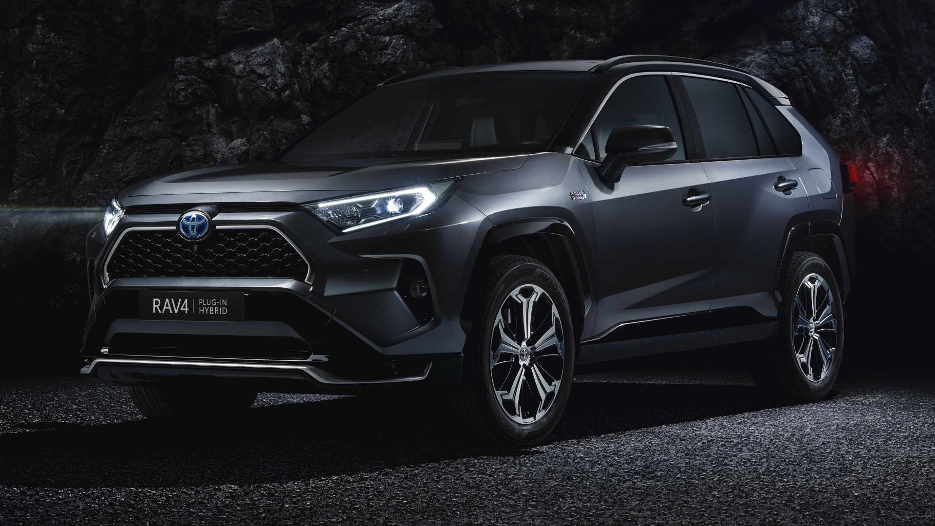 Toyota RAV4 primește versiune plug-in hybrid și 80 de cai în plus