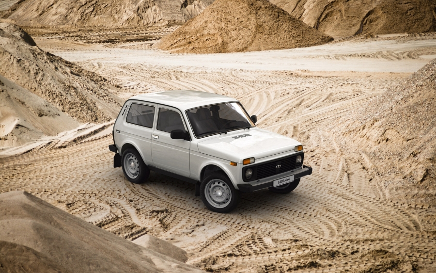 Lada Niva 4x4 Clasic / motor 1,7 litri benzină /82 CP la 5800 rpm - preț în România de la 8500 euro!