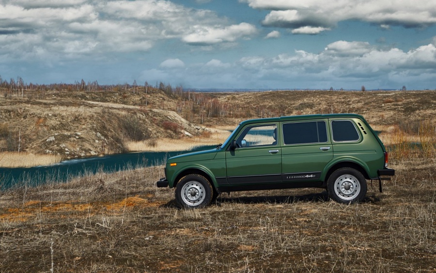 Lada Niva 4x4 Clasic / motor 1,7 litri benzină /82 CP la 5800 rpm - preț în România de la 9500 euro!