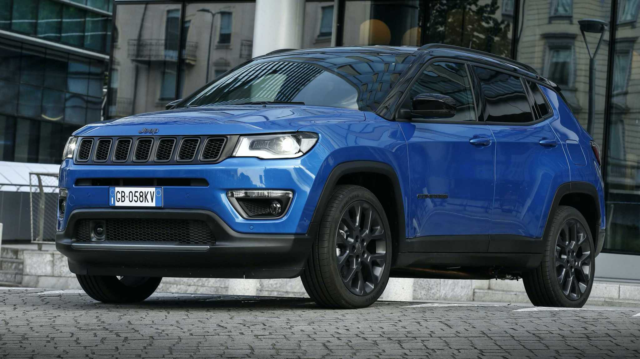 Jeep Compass 4XE hibrid plugin 4 AUTO BILD