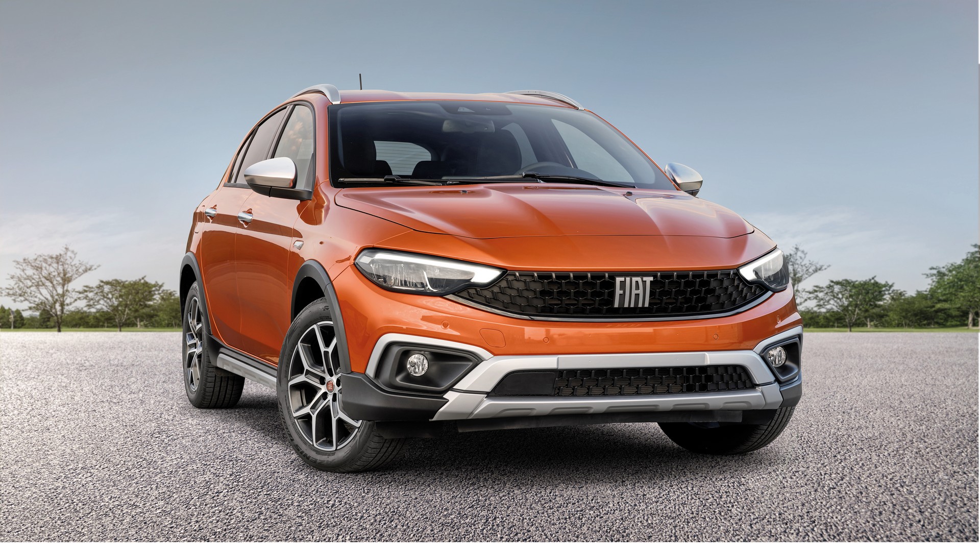 Fiat Tipo prime te dot ri noi i o versiune Cross