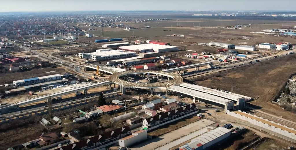 Lucrările înaintează la sensul giratoriu suspendat din Domnești
